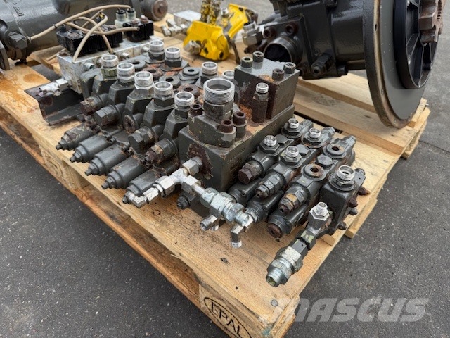 Sennebogen S 613 USED HYDRAULIC PARTS COMPLET Crane spares & accessories