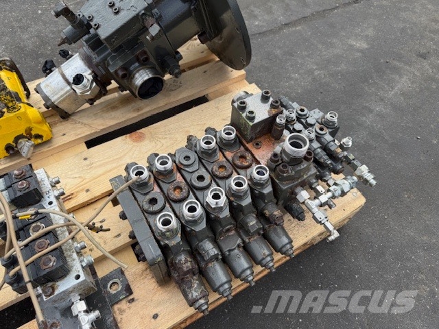 Sennebogen S 613 USED HYDRAULIC PARTS COMPLET Crane spares & accessories
