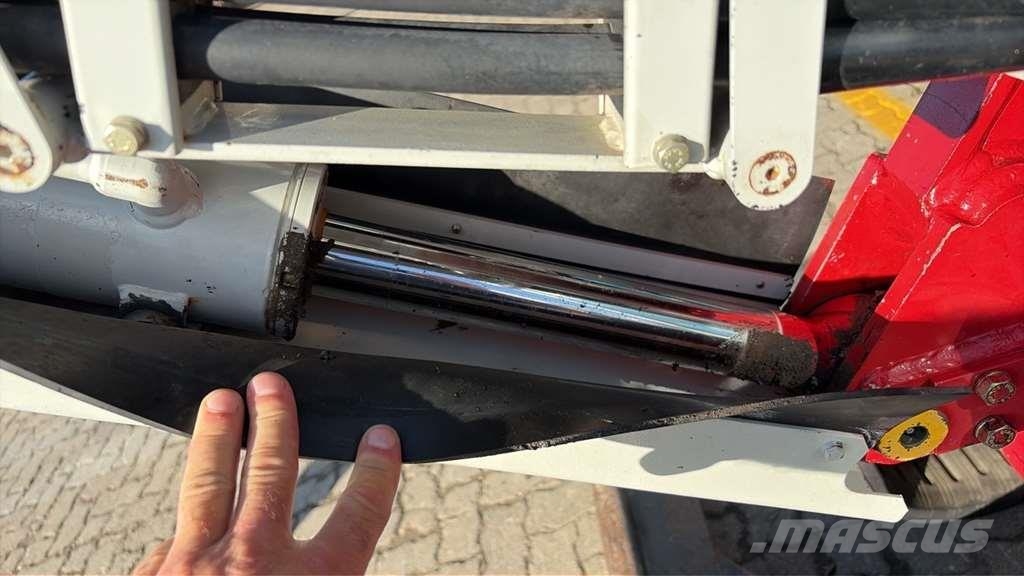 Takeuchi TB138FR Polovni specijalni bageri