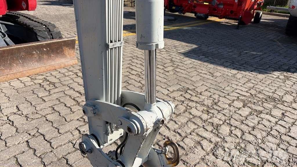 Takeuchi TB138FR Polovni specijalni bageri