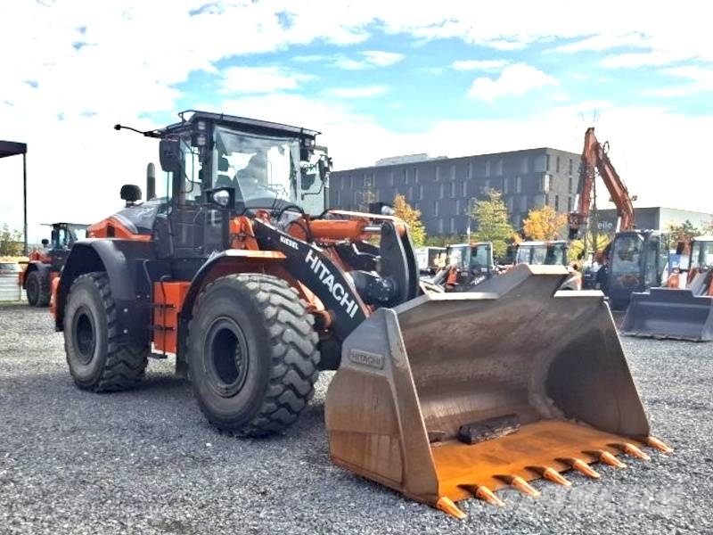 Hitachi ZW 220-7 Фронтальні навантажувачі