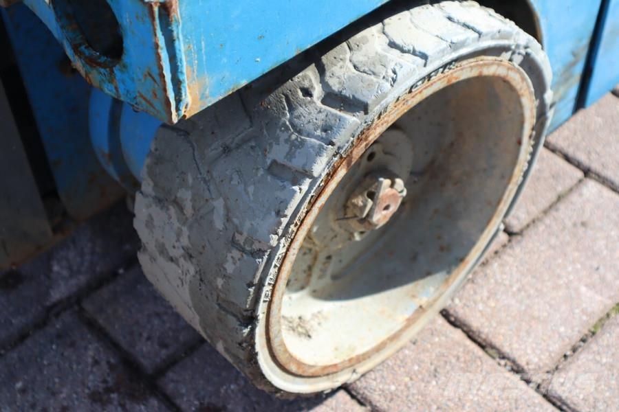 Genie GS1932 Electric, Working Height 7.8 m, 227kg Capac Škaraste platforme