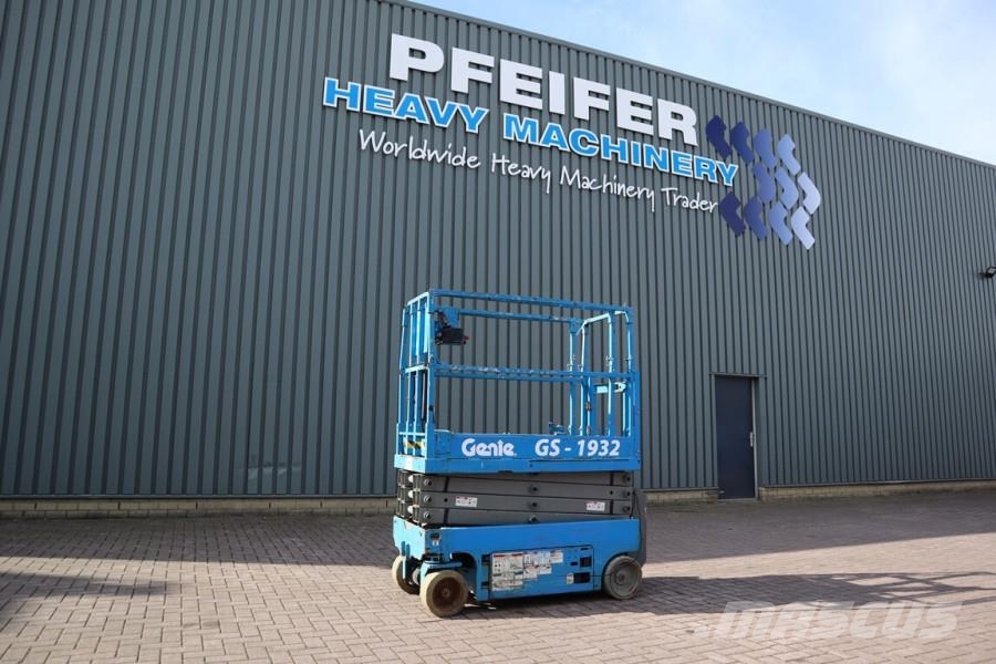 Genie GS1932 Electric, Working Height 7.8 m, 227kg Capac Škaraste platforme