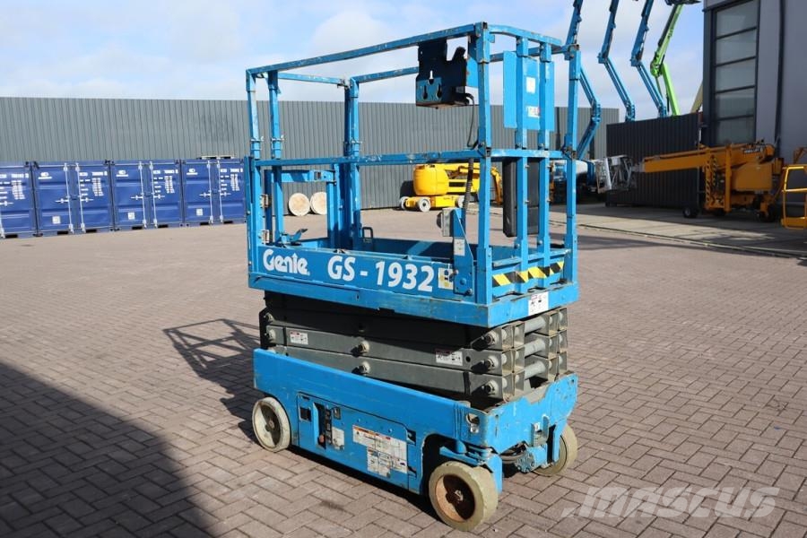 Genie GS1932 Electric, Working Height 7.8 m, 227kg Capac Škaraste platforme