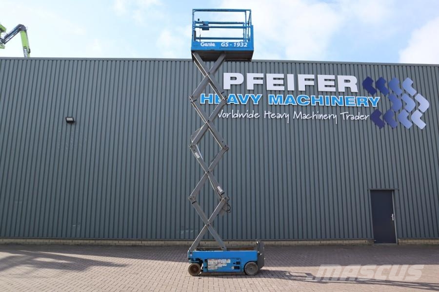 Genie GS1932 Electric, Working Height 7.8 m, 227kg Capac Škaraste platforme