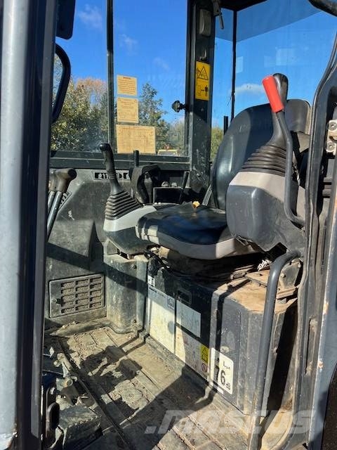 Komatsu PC 27 MR-2 حفارات صغيرة أقل من 7 طن (حفارات صغيرة)