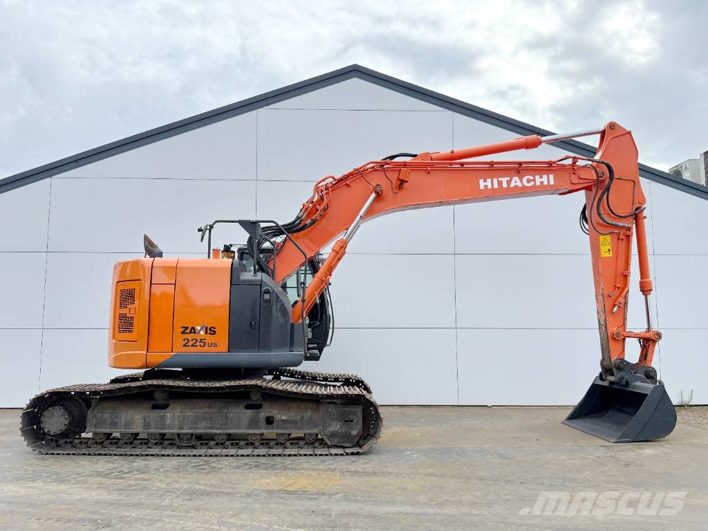 Hitachi ZX225LC-5B - New Bucket / Automatic Greasing / CAM, 2016