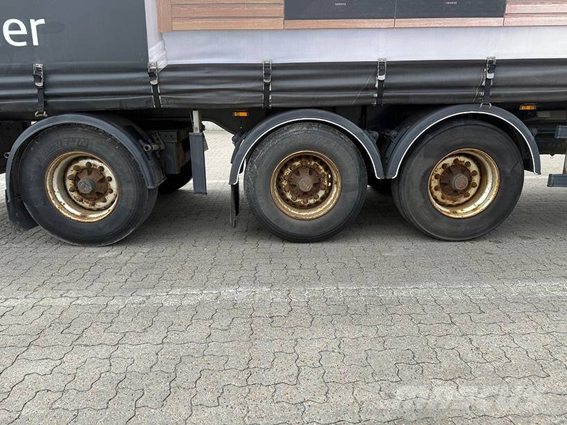 Kel-Berg 3 axle Curtainsider / Planenauflieger Poluprikolice sa ciradom
