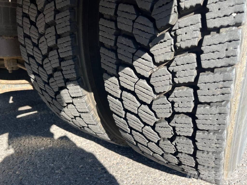 Iveco Stralis 190S36 Bakwagens met gesloten opbouw