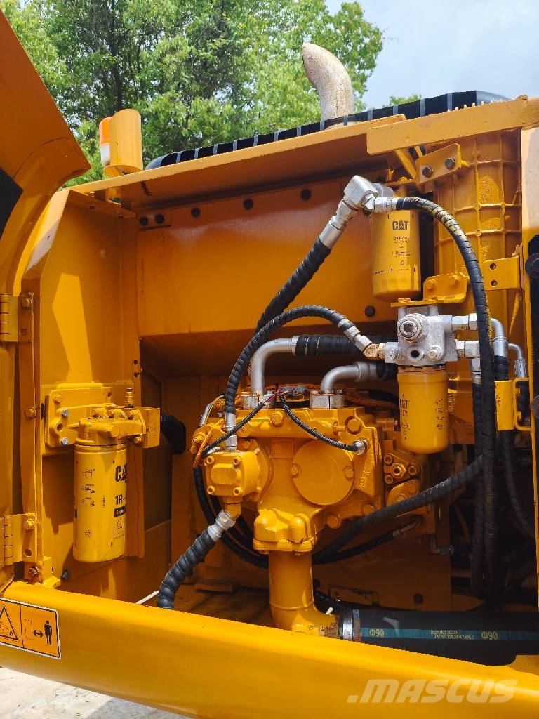 CAT 320 D Верижен екскаватор