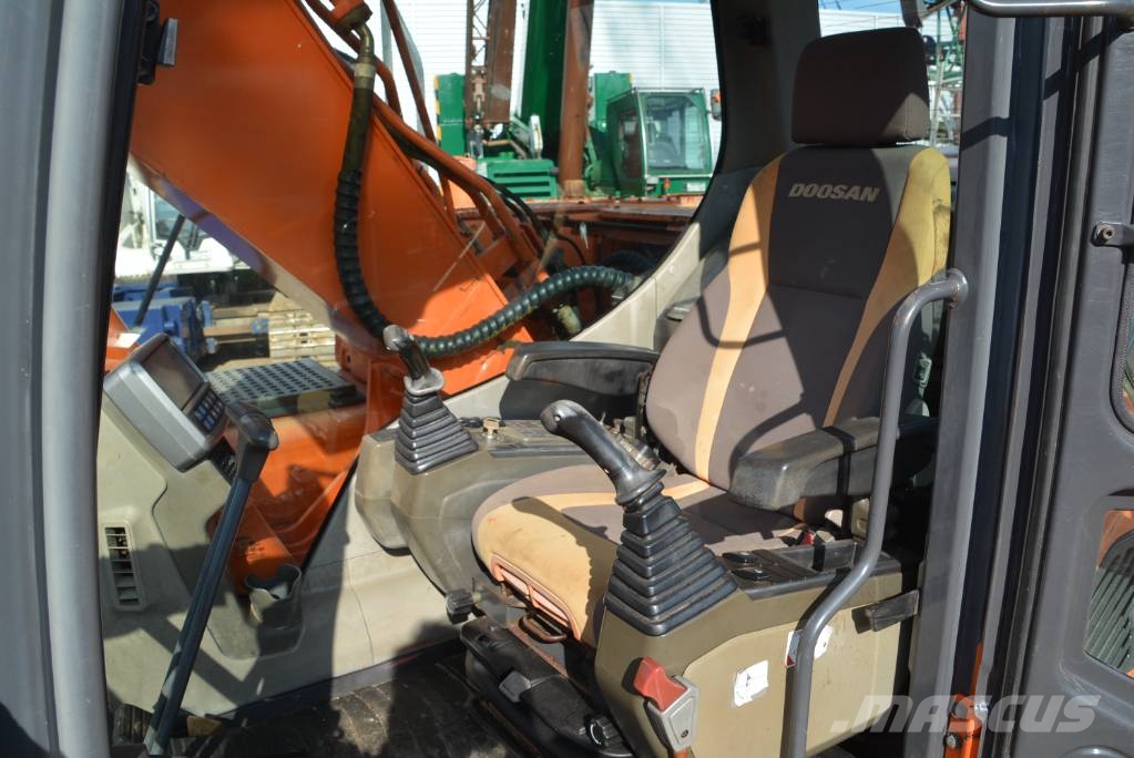 Doosan DX 180 LC Raupenbagger