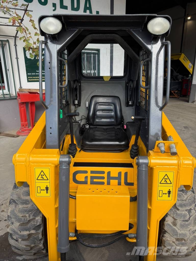 Gehl, Bobcat S130 SL 4240 SX لوادر انزلاقية التوجيه