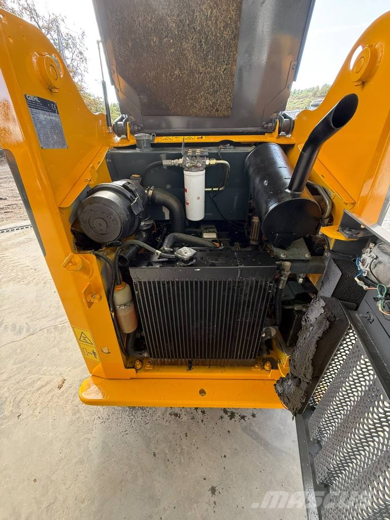 Gehl, Bobcat S130 SL 4240 SX لوادر انزلاقية التوجيه