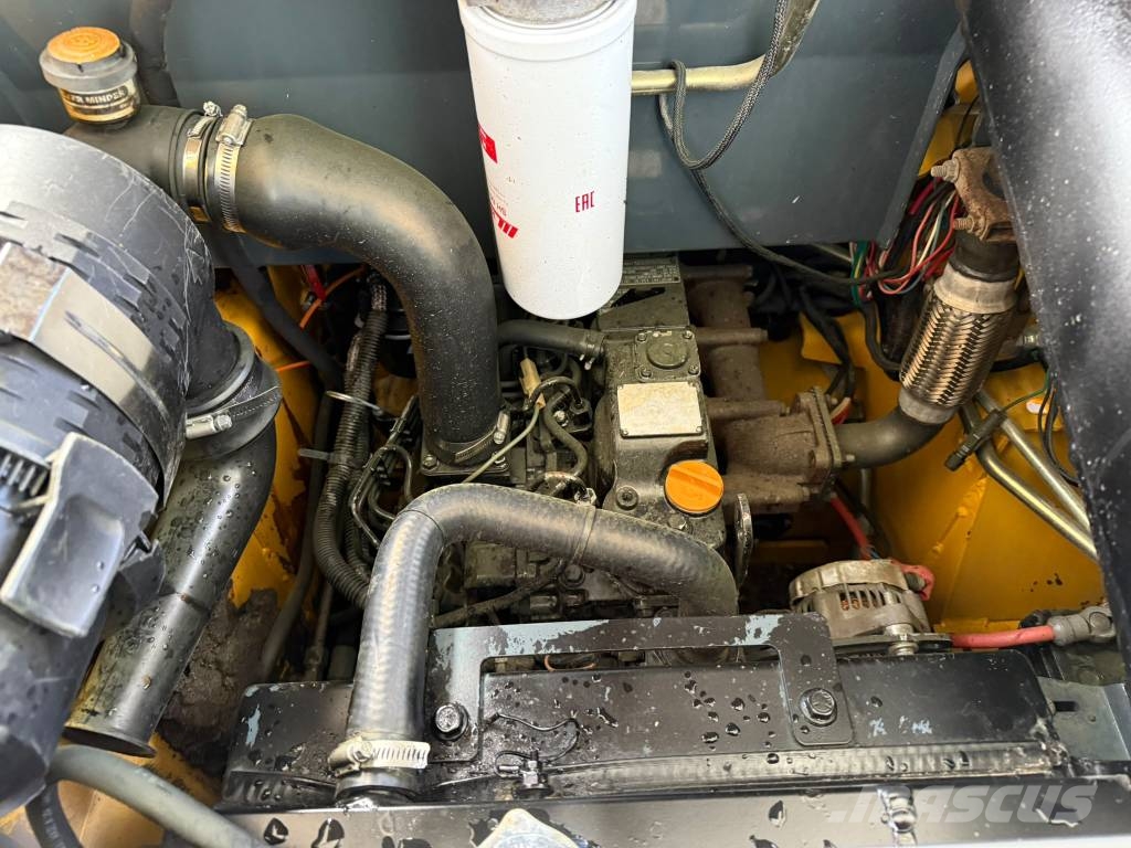 Gehl, Bobcat S130 SL 4240 SX لوادر انزلاقية التوجيه