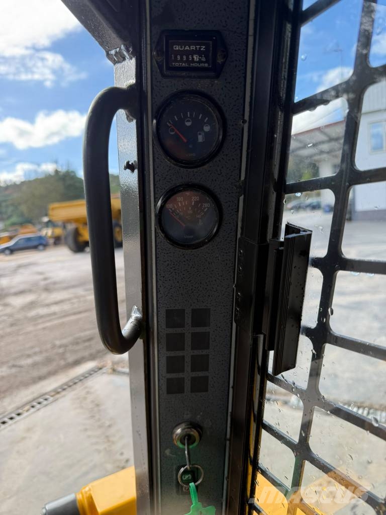 Gehl, Bobcat S130 SL 4240 SX لوادر انزلاقية التوجيه