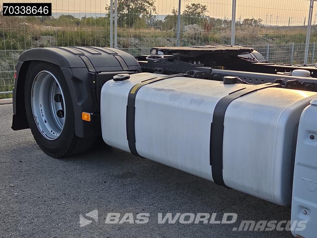 Volvo FH 460 4X2 Globe Mega 2x Tanks I-ParkCool Navi ACC Тягачі