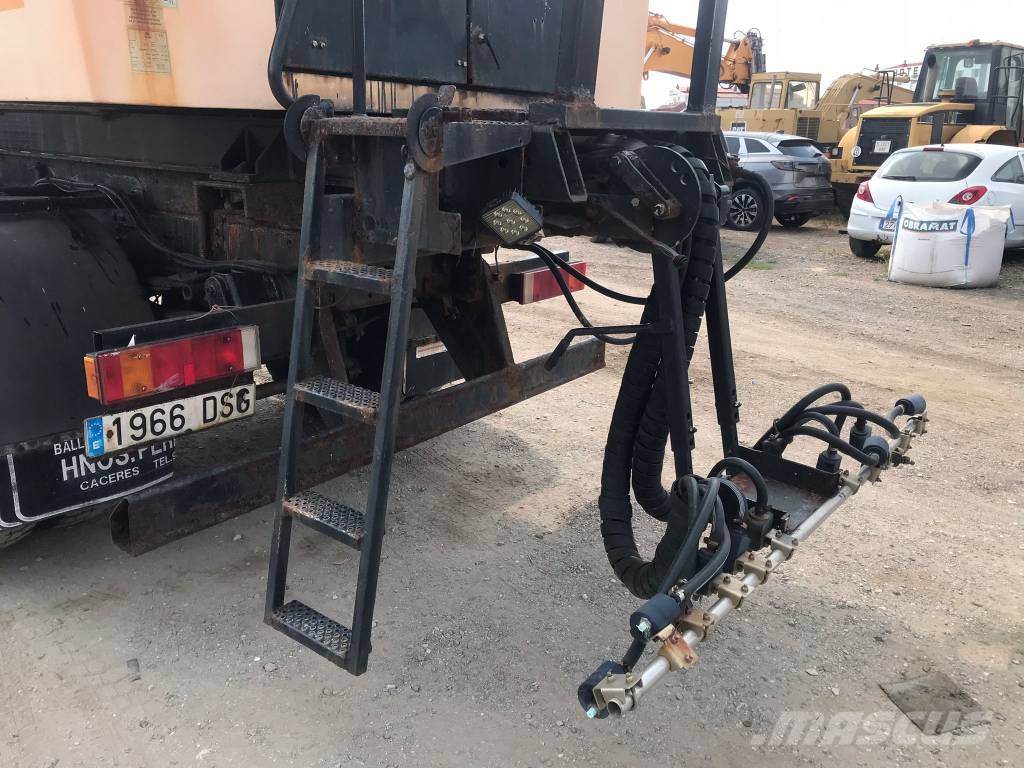 Iveco AD 190 T31 Tipper trucks
