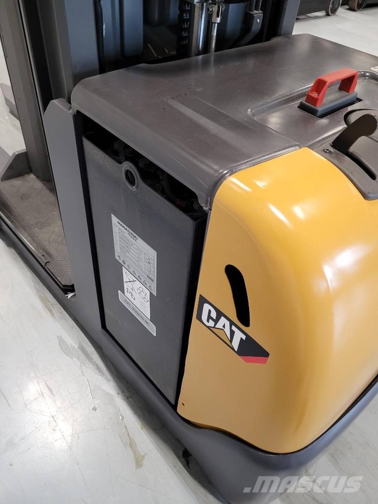 CAT NOL 10 P معدات الرفع متوسط المستوى