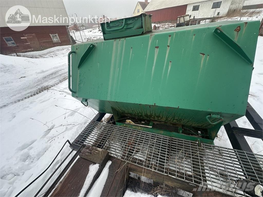  Tankvagn Med ramper Tankanhänger