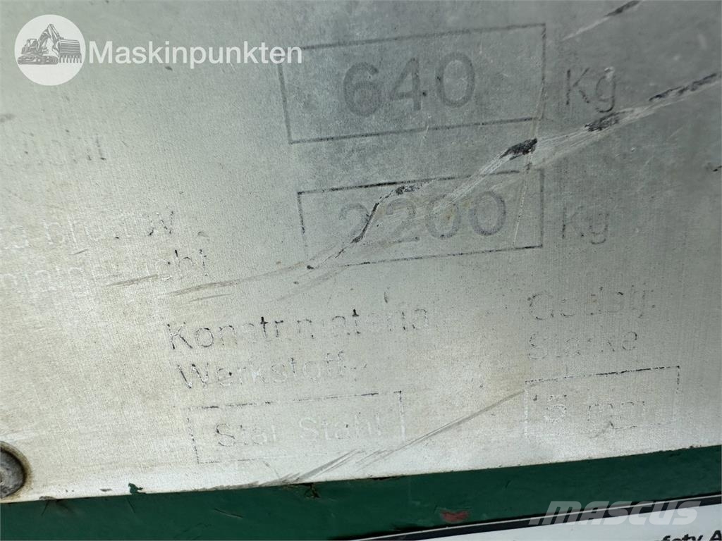  Tankvagn Med ramper Tankanhänger