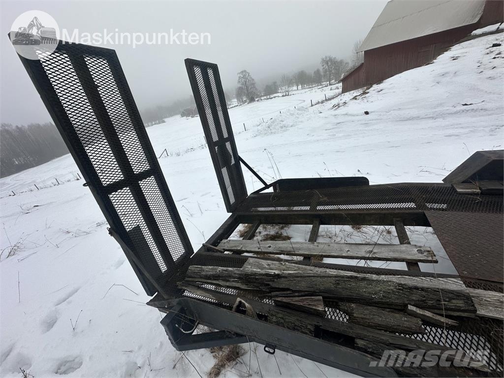  Tankvagn Med ramper Tankanhänger