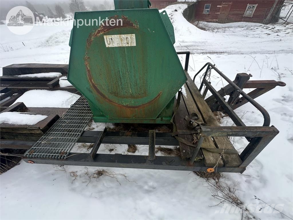  Tankvagn Med ramper Tankanhänger