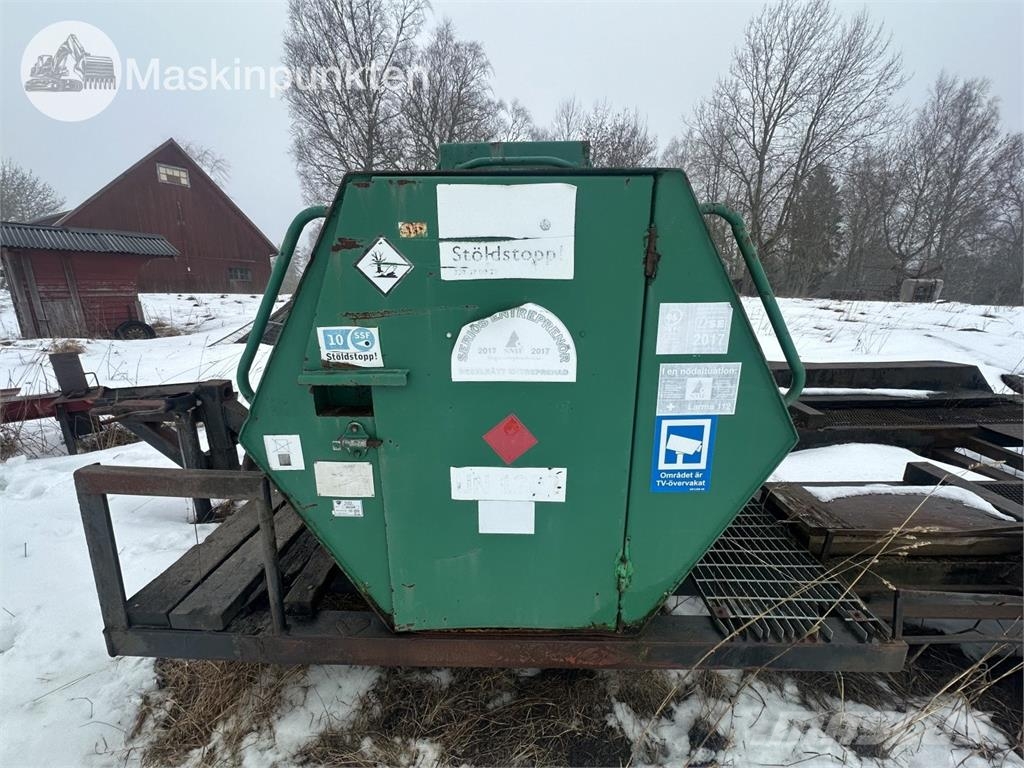  Tankvagn Med ramper Tankanhänger