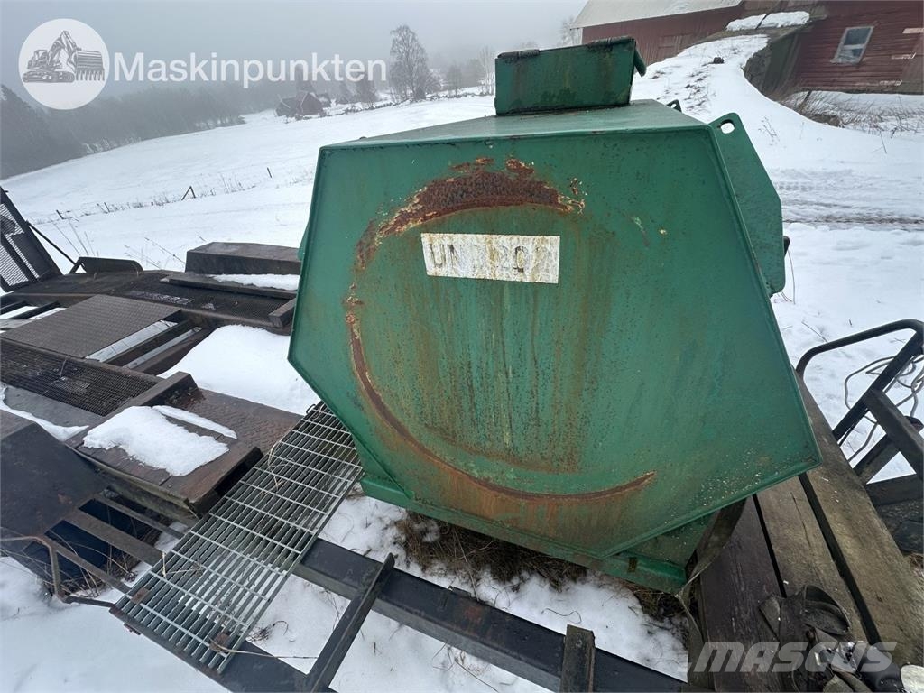  Tankvagn Med ramper Tankanhänger