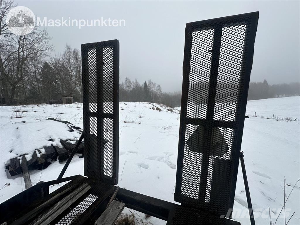  Tankvagn Med ramper Tankanhänger