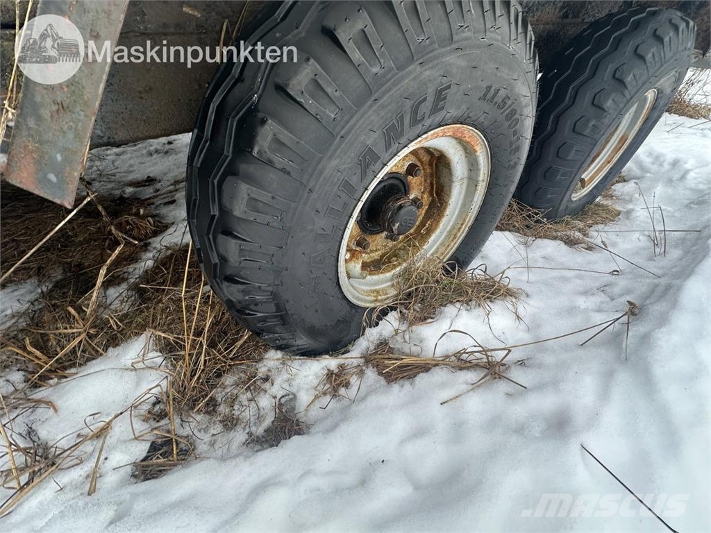  Tankvagn Med ramper Tankanhänger