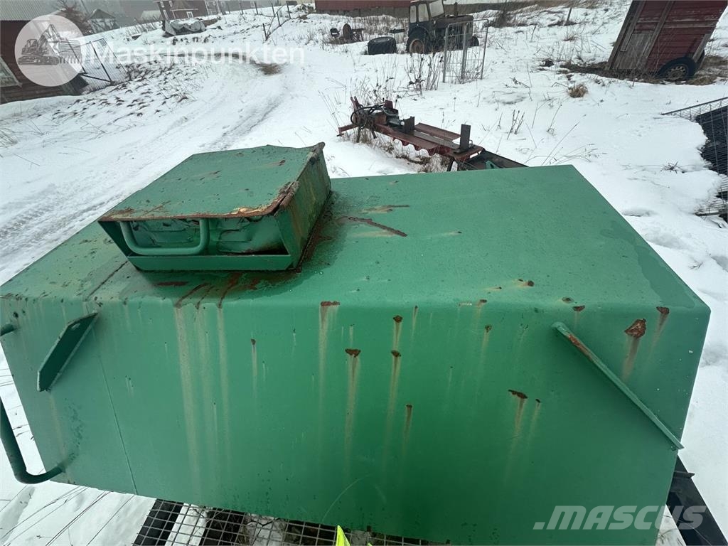 Tankvagn Med ramper Tankanhänger