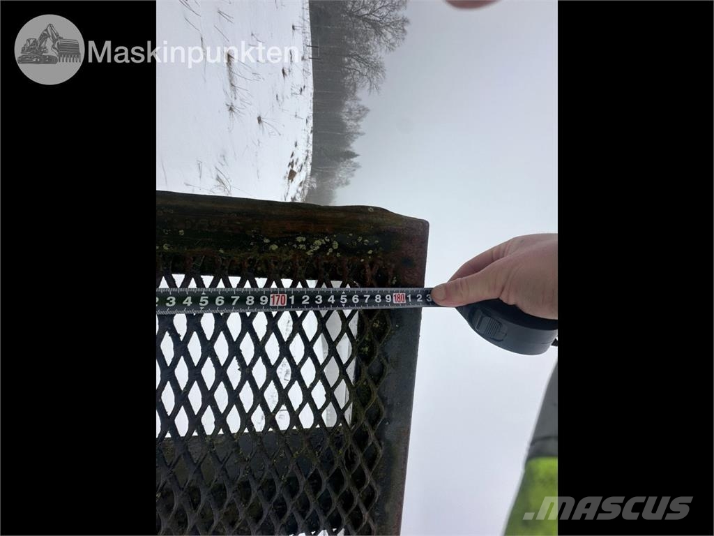  Tankvagn Med ramper Tankanhänger