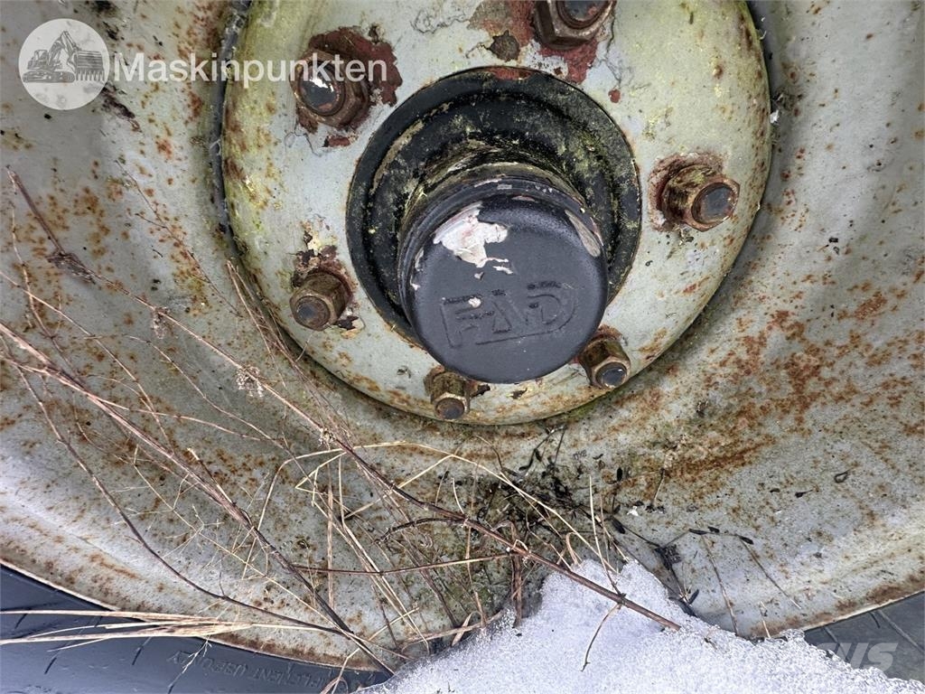  Tankvagn Med ramper Tankanhänger
