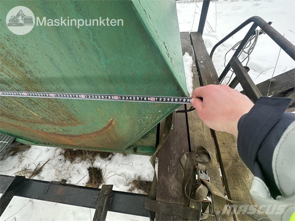  Tankvagn Med ramper Tankanhänger