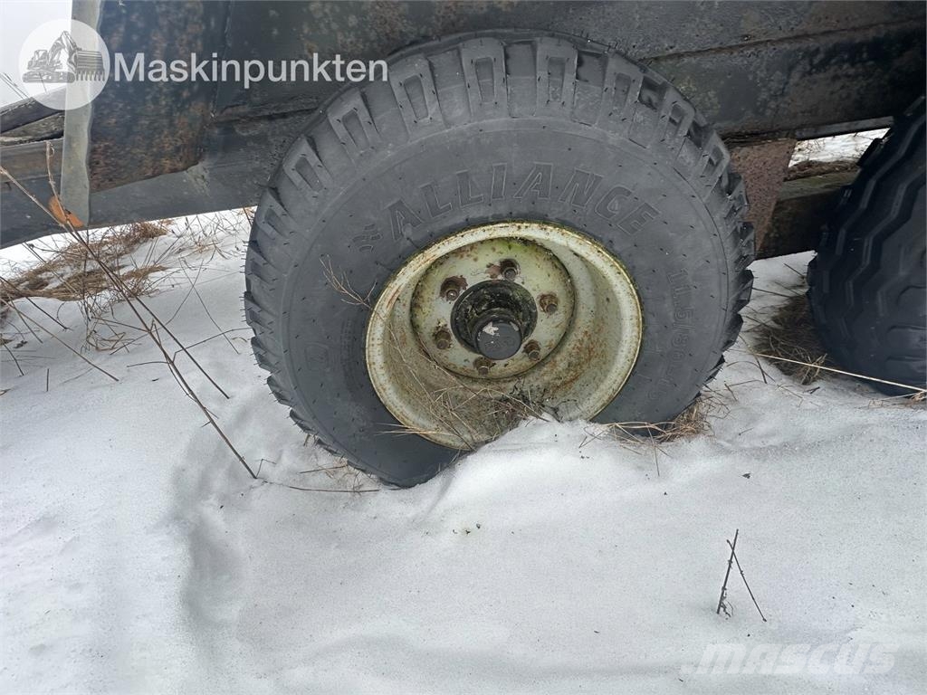  Tankvagn Med ramper Tankanhänger
