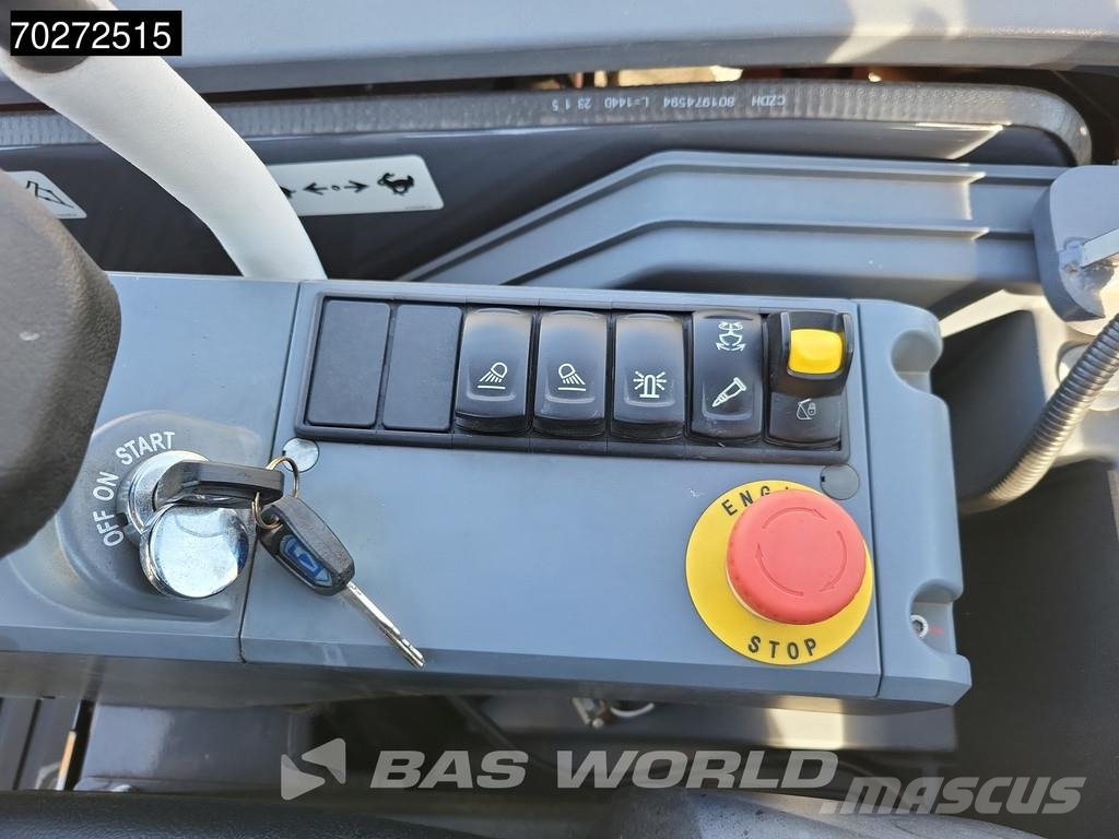 XCMG XE27 E FACTORY WARRANTY - CW / 3 BUCKETS - KUBOTA حفارات صغيرة أقل من 7 طن (حفارات صغيرة)