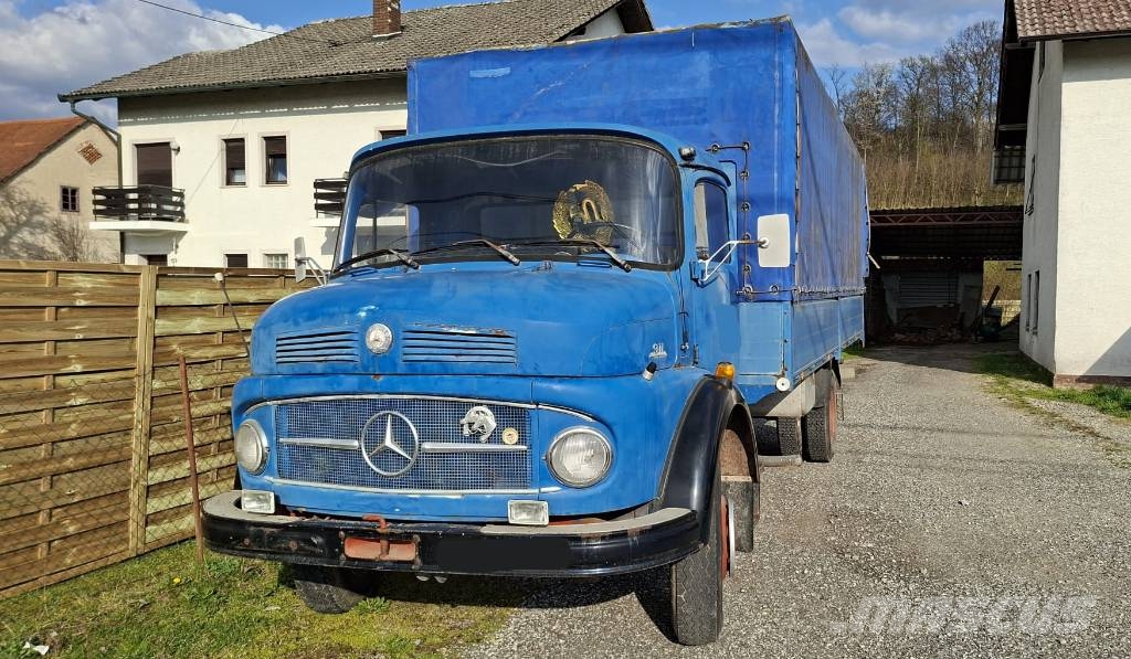 Mercedes-Benz 911 4x2 stake body - 19.000km - 1st owner Camiones de caja de lona