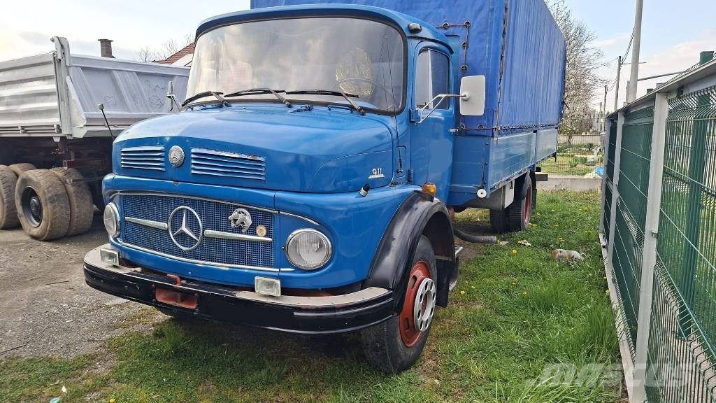 Mercedes-Benz 911 4x2 stake body - 19.000km - 1st owner Camiones de caja de lona
