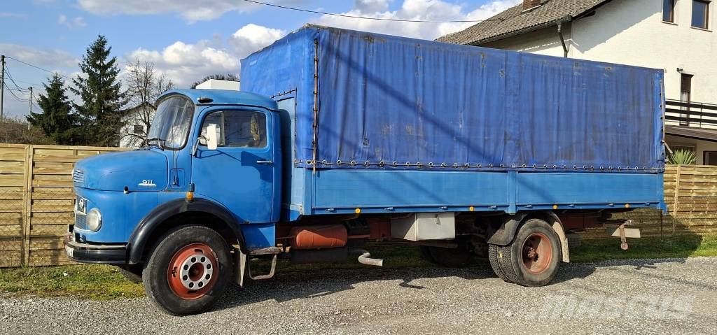Mercedes-Benz 911 4x2 stake body - 19.000km - 1st owner Camiones de caja de lona