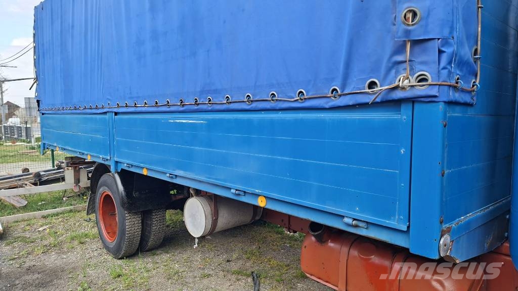 Mercedes-Benz 911 4x2 stake body - 19.000km - 1st owner Camiones de caja de lona