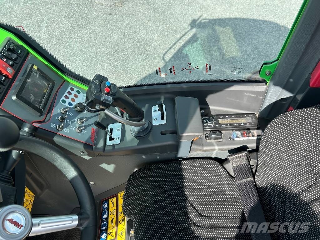 Avant 650 i 滑移装载机