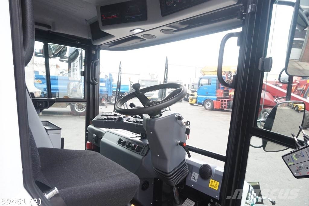 Ravo 540 STH met 3-de borstel Sweeper trucks
