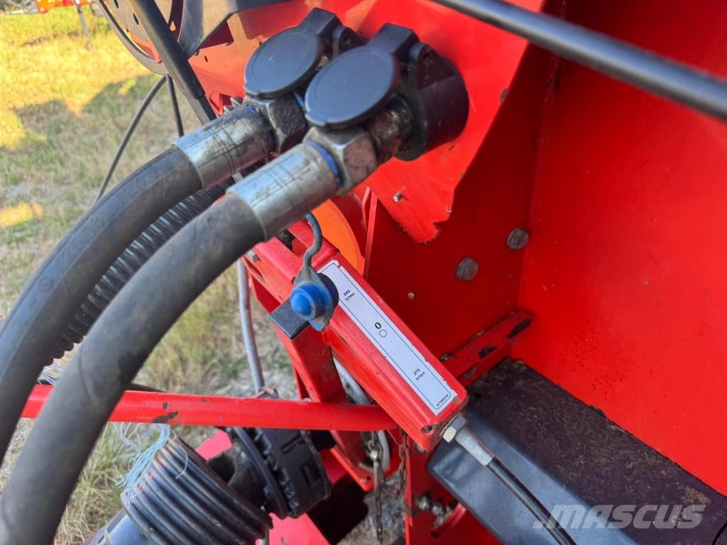 Kuhn Primor5570 Rundballerivere, -kuttere og -utpakkere