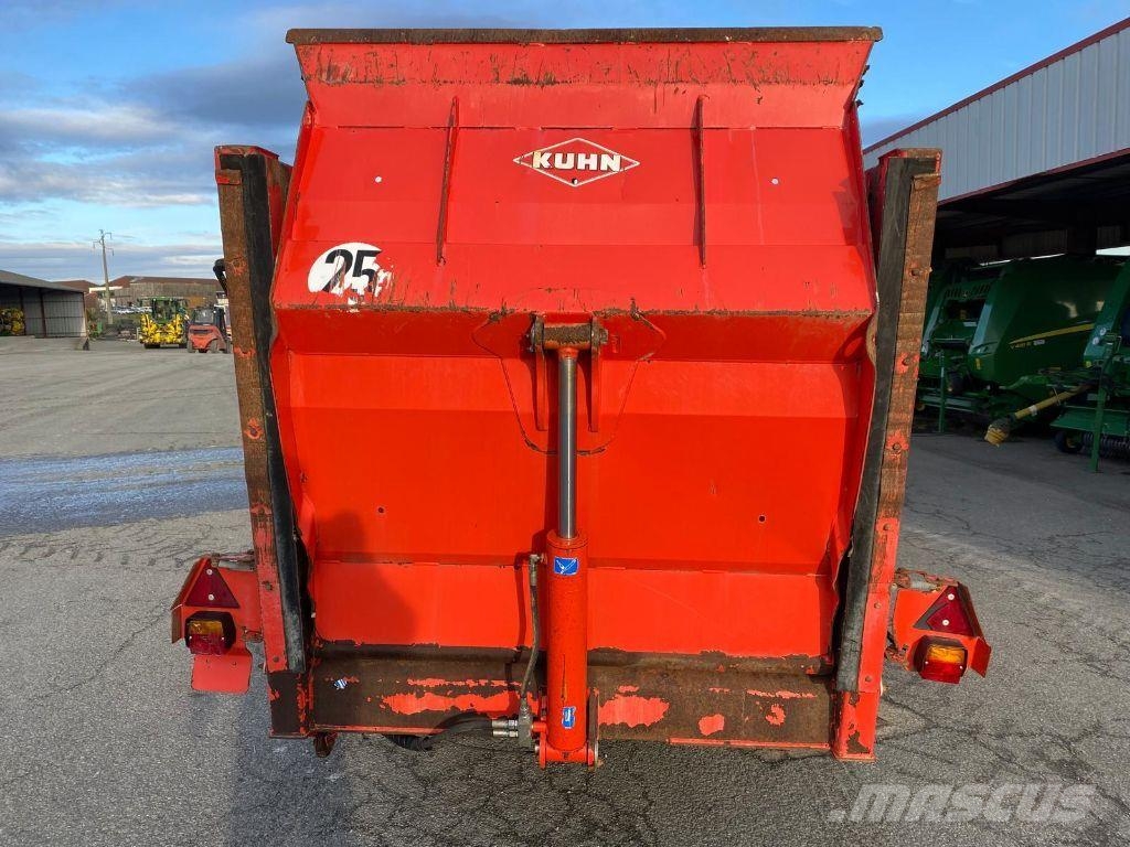 Kuhn Primor5570 Trinciatrici, tagliatrici e srotolatrici per balle