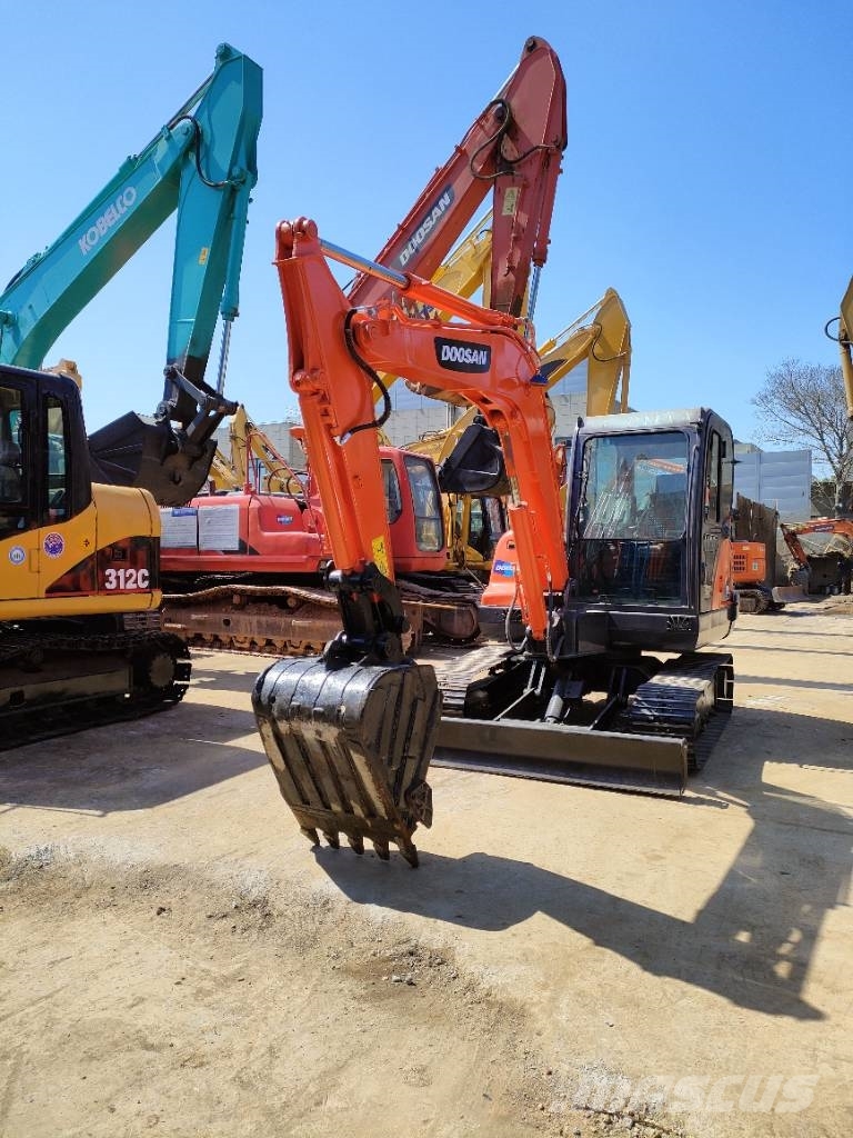 Doosan DX 60 Εκσκαφείς με ερπύστριες