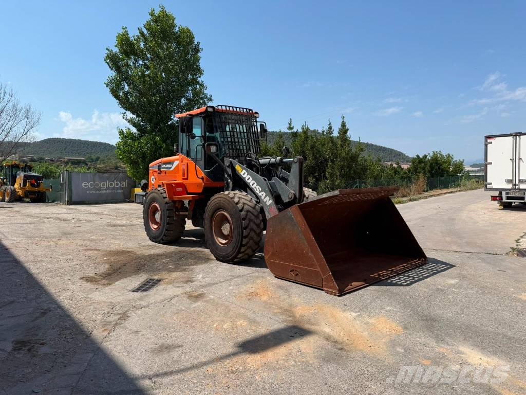 Doosan DL 200-5 Naudoti ratiniai krautuvai