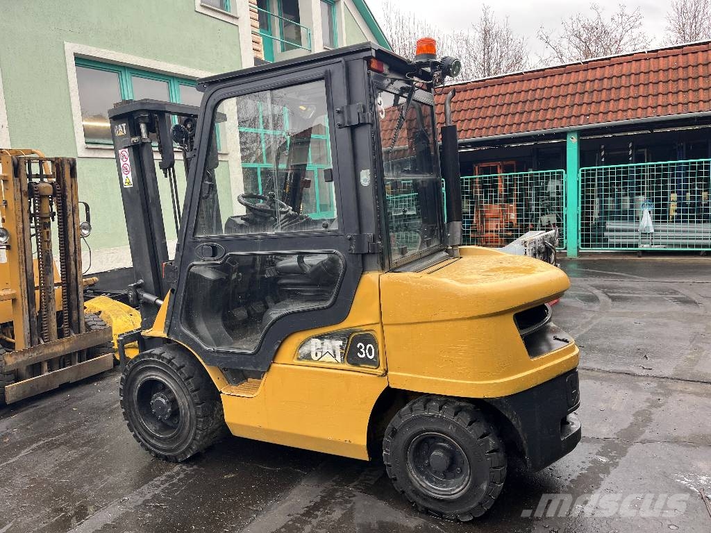 CAT DP30NT V-4245 IO Camiones diesel