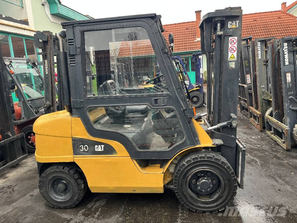 CAT DP30NT V-4245 IO Camiones diesel