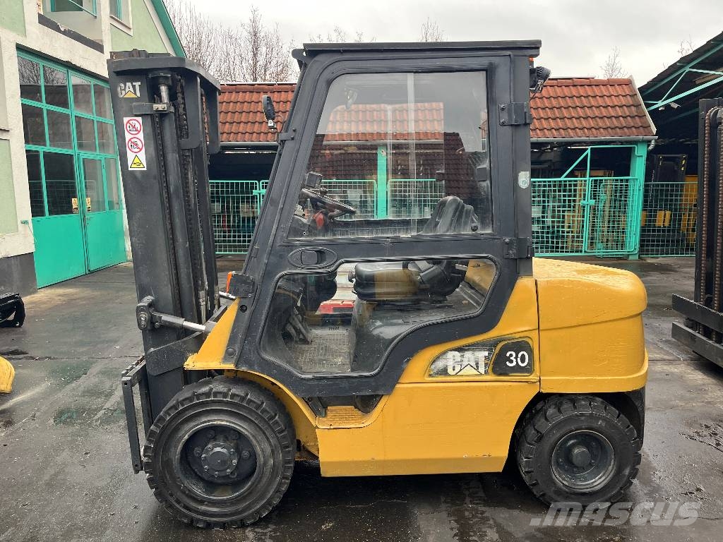 CAT DP30NT V-4245 IO Camiones diesel
