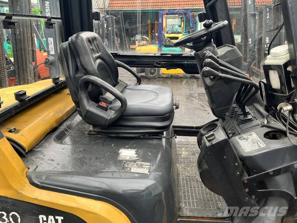 CAT DP30NT V-4245 IO Camiones diesel